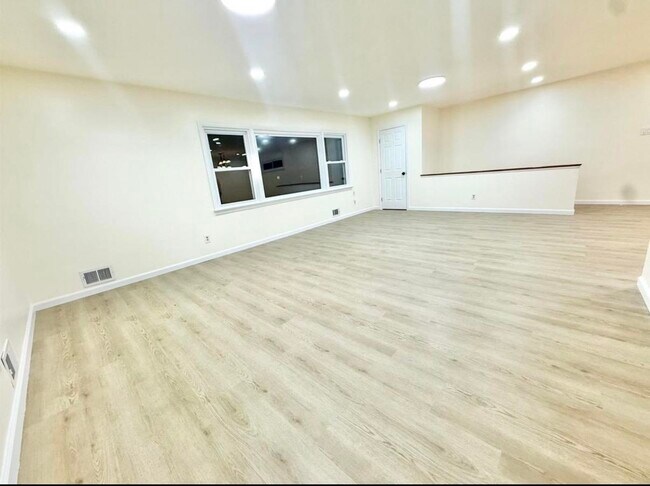 Building Photo - 588 Avenue A