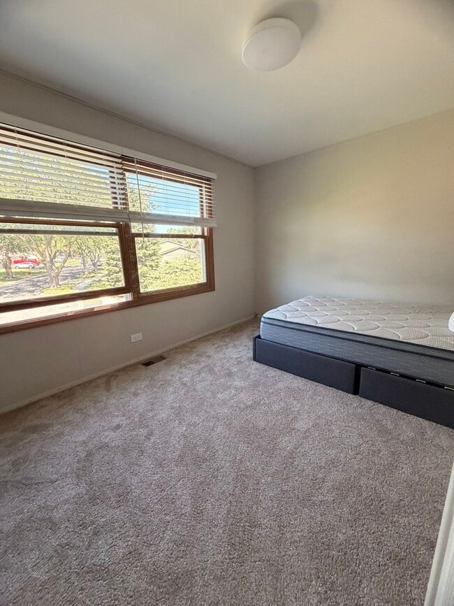 Building Photo - 7791 Sherwood Cir S