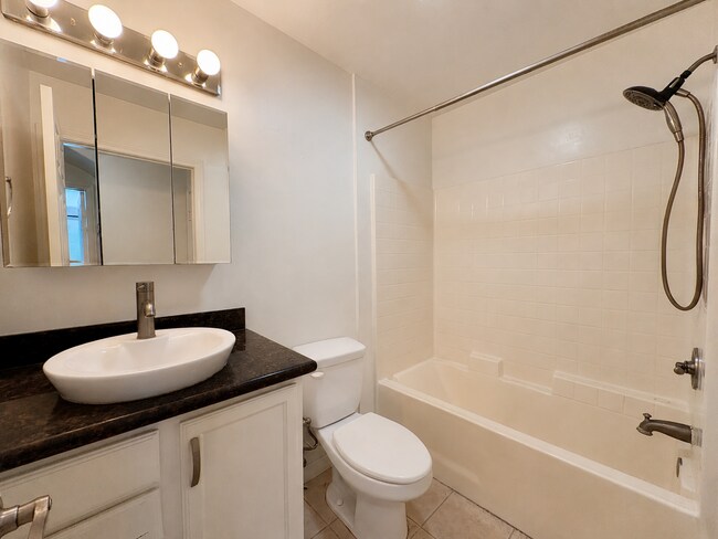 Building Photo - 5252 Balboa Arms Dr