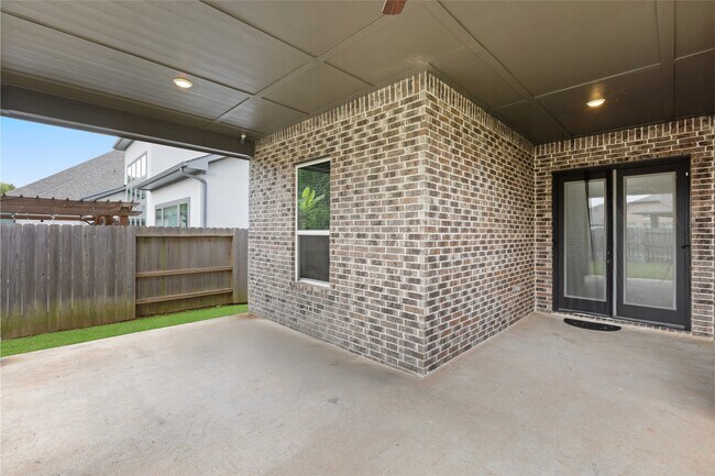 Building Photo - 5006 Bent Tree Dr