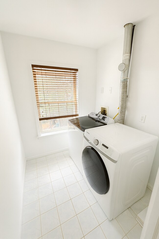 Building Photo - Beautifully Renovated 4-Bedroom Colonial –...