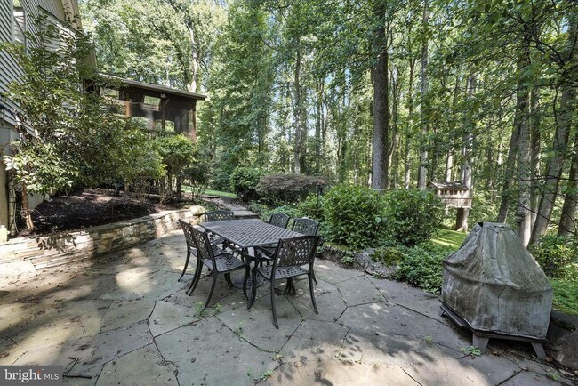 Building Photo - 10198 Cedar Pond Dr