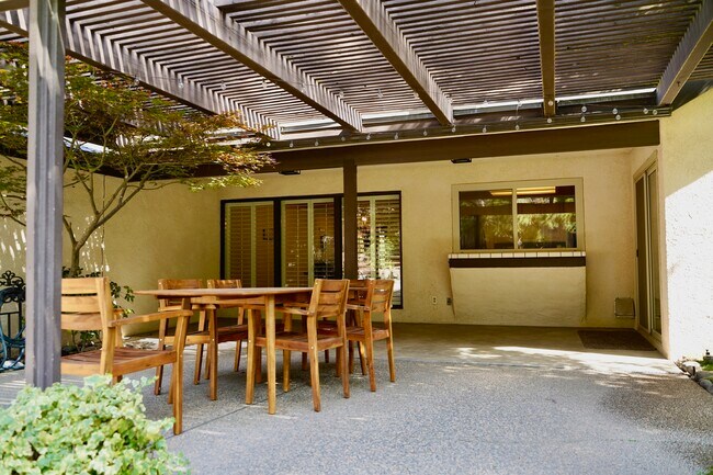 Building Photo - 836 E Serena Ave