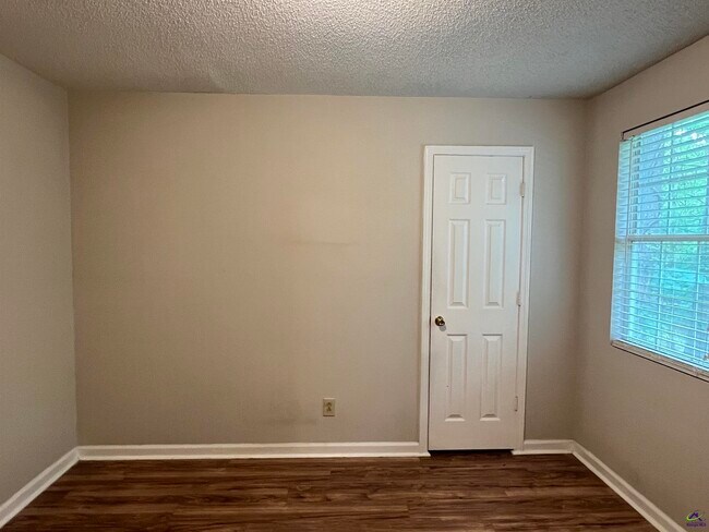 Building Photo - 536 Loblolly Ln