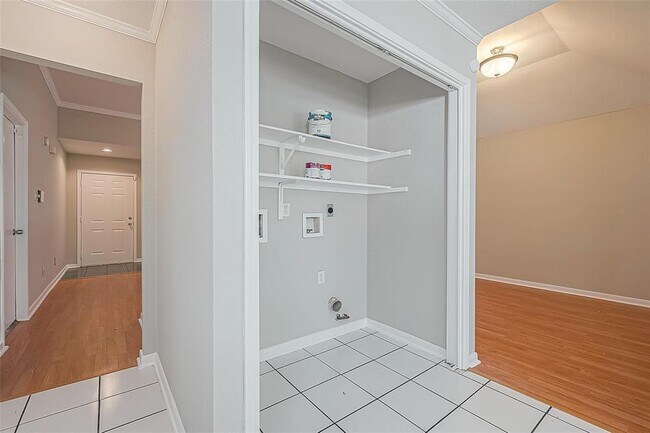 Building Photo - 6419 New World Dr