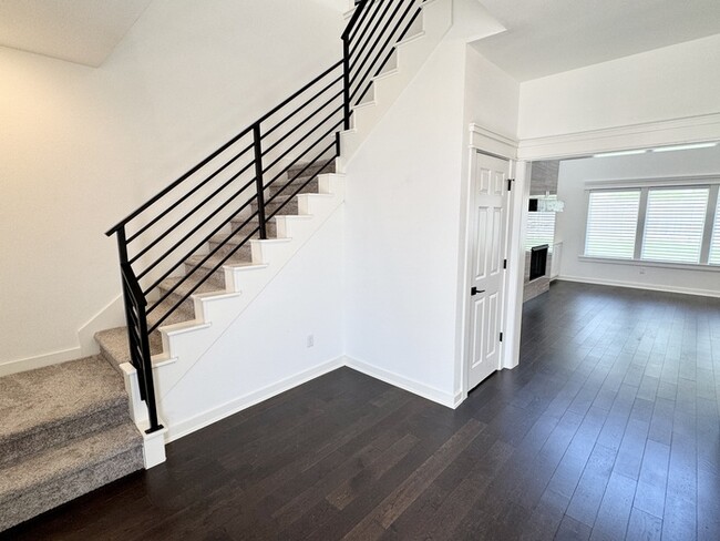 Building Photo - 8735 S Quanah Ave