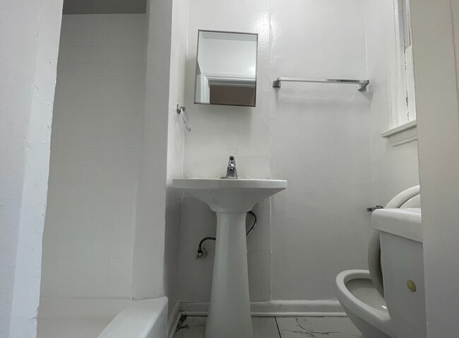 Building Photo - 1617 Normandie Ave