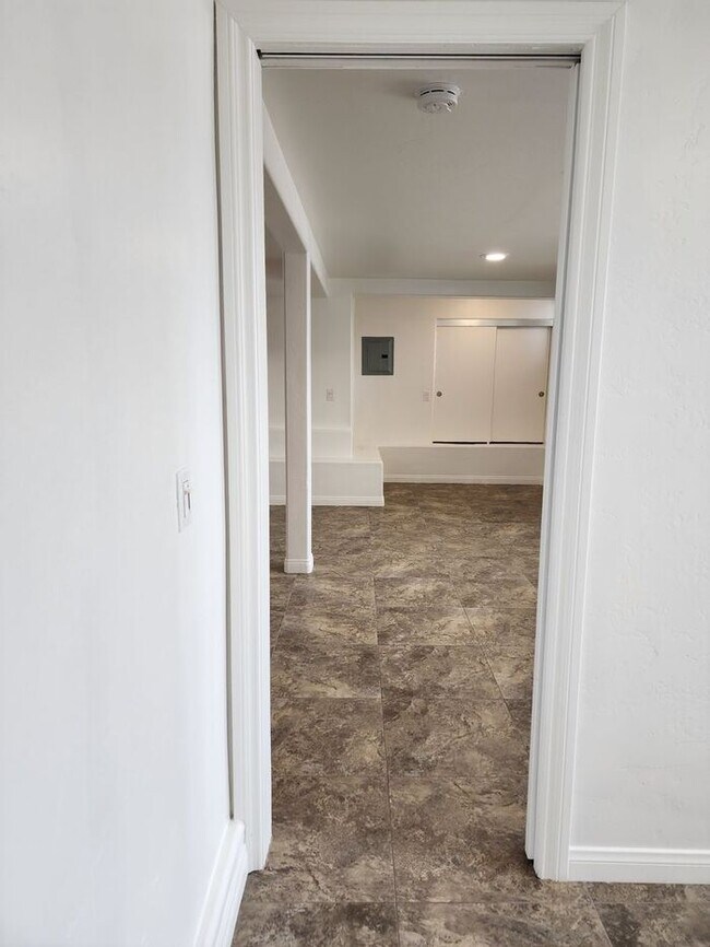 Building Photo - Imperial Beach, Spacious 1BR/1BA Unit only 1 Block from the beach!