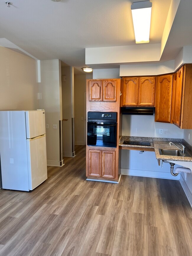 Building Photo - 1600 Soquel Ave