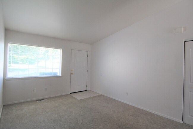 Building Photo - 1386 Brown St