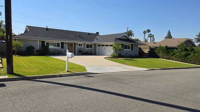Building Photo - 3 Bedroom House in Yorba Linda