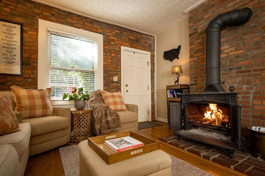 Exposed brick accent walls - 594 Briggs St