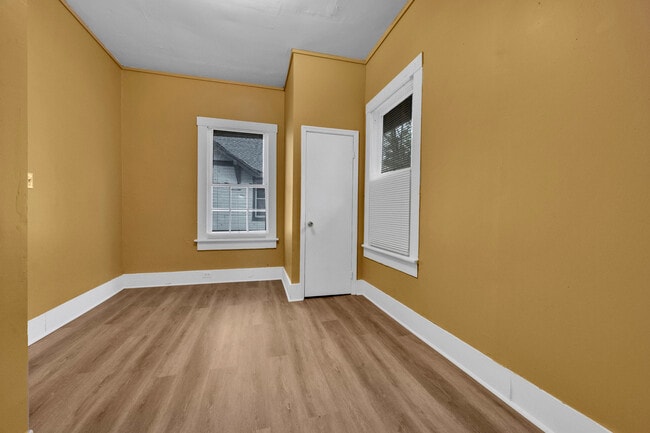 Building Photo - 3823 43rd Ave N