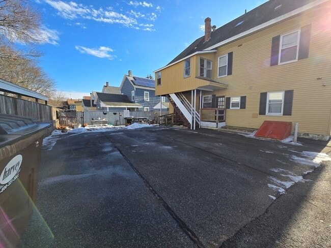 Building Photo - 4 Sutherland St