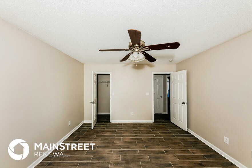 Building Photo - 18 Thorn Thicket Ct