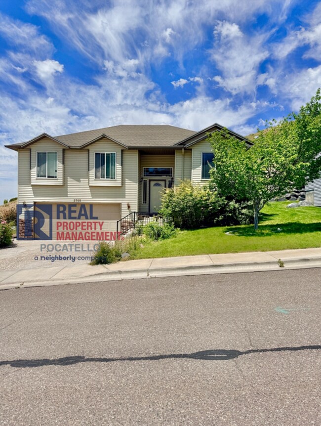 Building Photo - Beautiful 3 Bedroom 2.5 Bathroom Home For Rent
