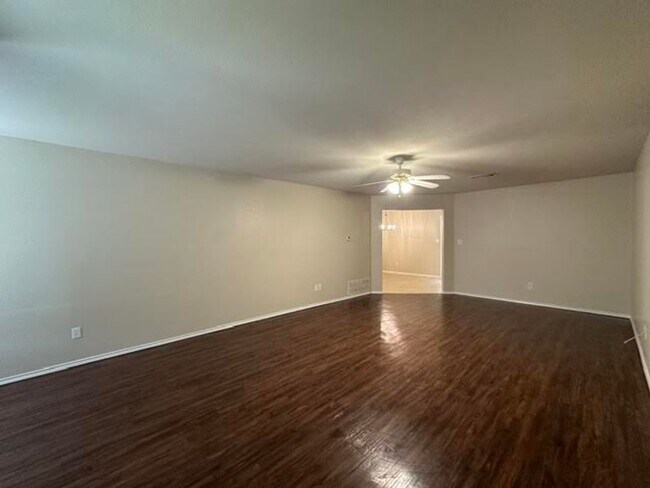 Building Photo - 4300 Larry Don Ln