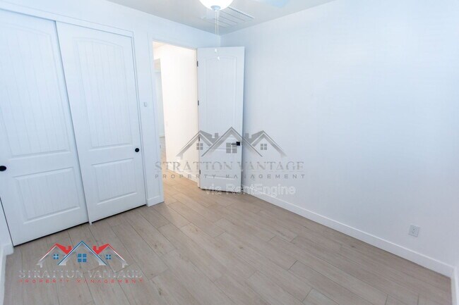 Building Photo - 15075 W McKinley St