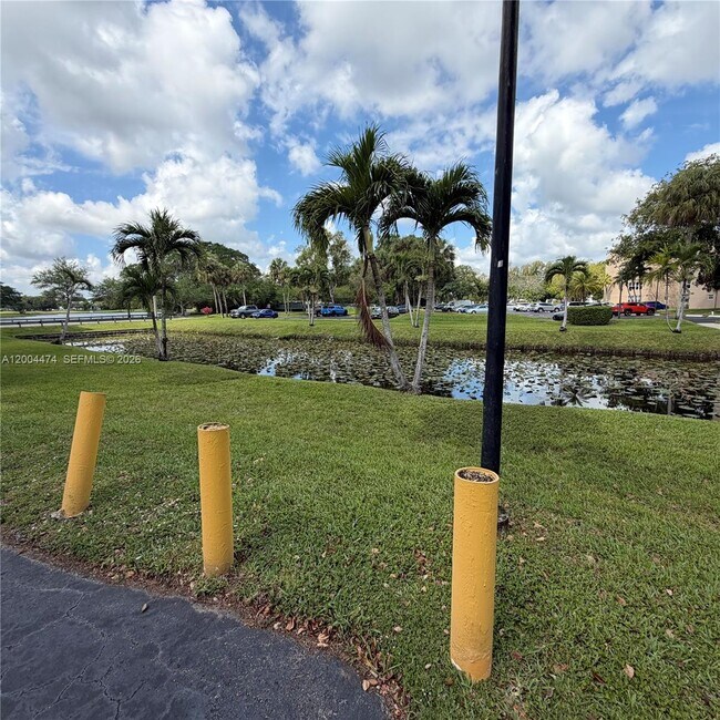 Building Photo - 9440 Tangerine Pl