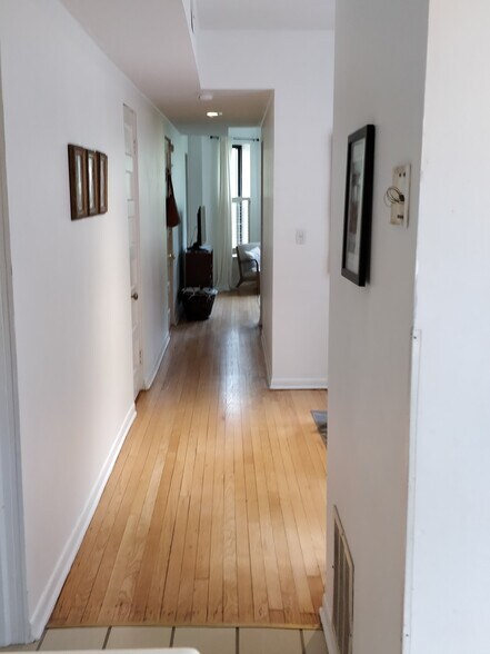 Hallway - 902 W Grace St
