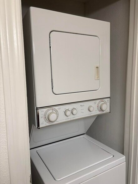 In-unit washer dryer - 2700 Revere St