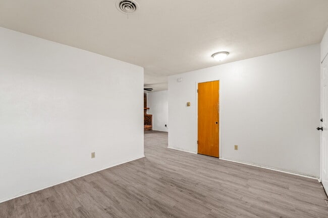 Building Photo - Cozy Home w/ Large Backyard, Minutes from TTU