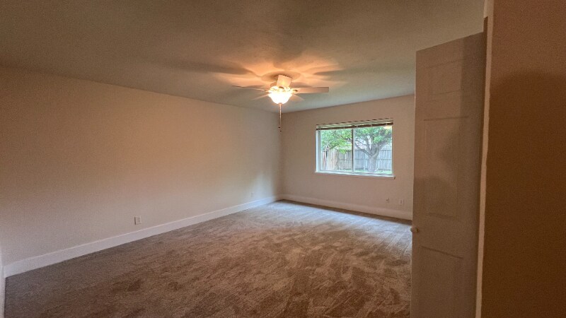 Building Photo - 1405 Meandering Way