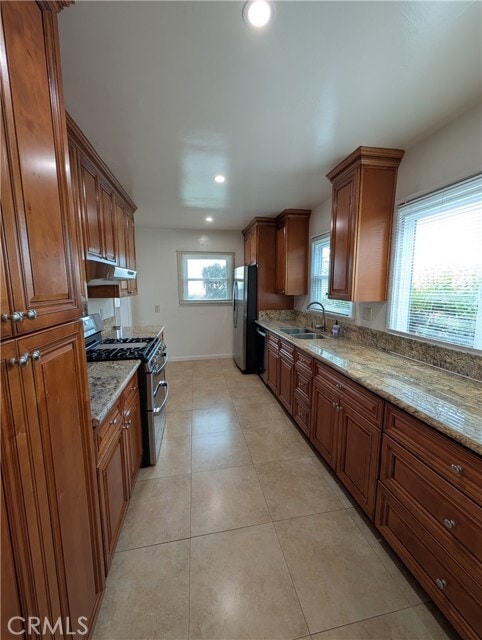 Building Photo - 1108 E Altadena Dr