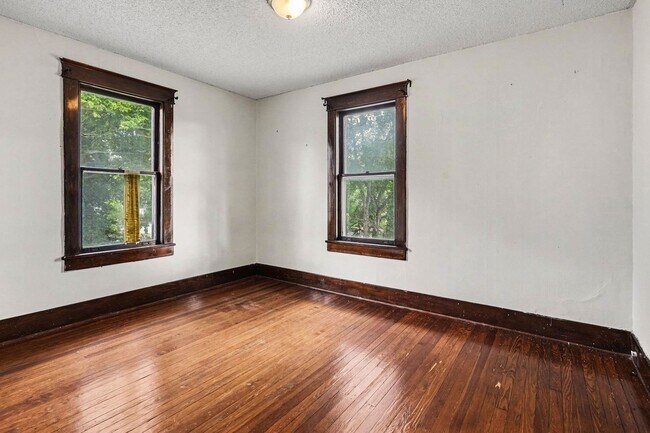 Building Photo - 617 Shelby Ave