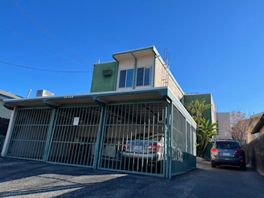 Building Photo - 10214 McClemont Ave