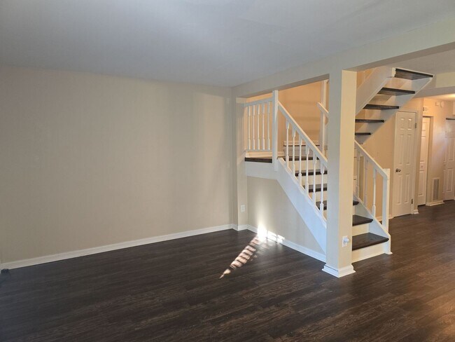 Building Photo - 1/2 off the first month!!