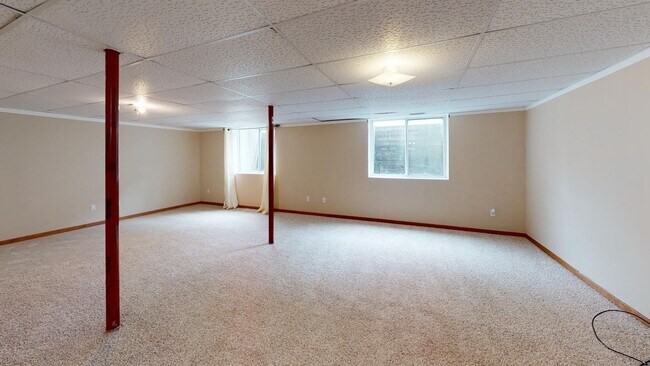 Building Photo - Available 9/20 - Established Neighborhood