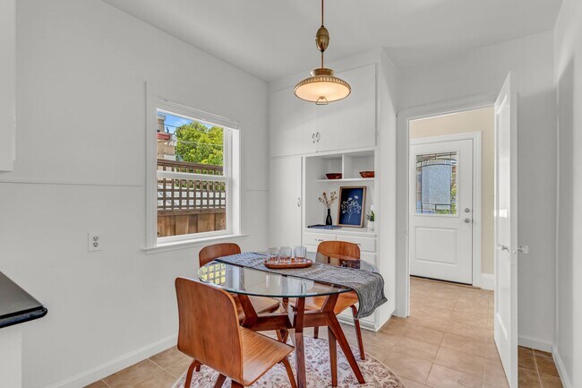 Building Photo - Charming Updated Oakland Home for Lease