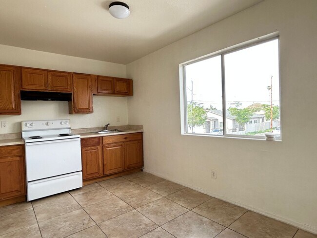 Building Photo - 2 Bedroom 1 Bath Phoenix treasure