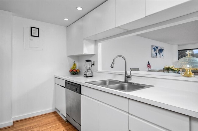 Building Photo - 127 Greyrock Pl