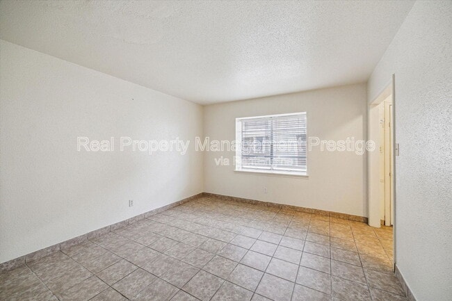 Building Photo - 3003 Falk Ct