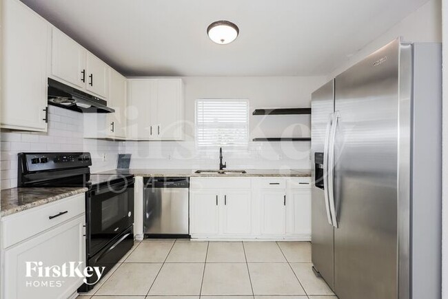 Building Photo - 13536 Vida Ln