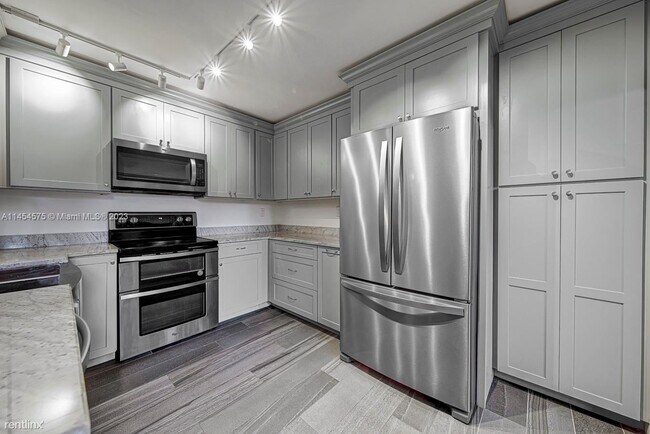 Building Photo - 3 br, 2.5 bath House - 4704 SW 67th Ave