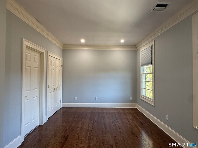 Building Photo - 59 Crescent Rd