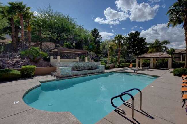 Building Photo - Ground Floor 2BD/2BA Condo in Gated Hender...