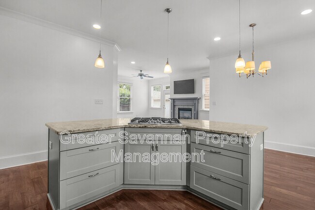 Building Photo - 419 E 54th St