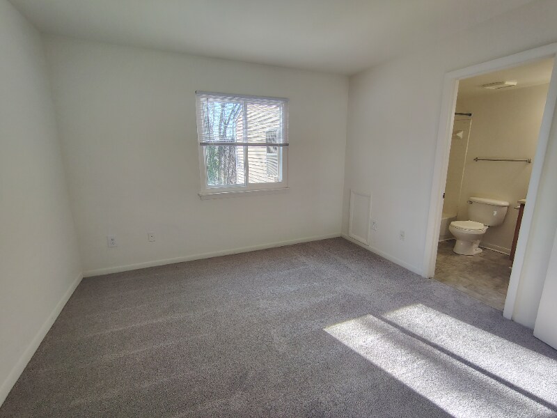 Building Photo - 600 Reusens Rd