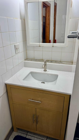 Building Photo - 1368 W Evergreen Ave