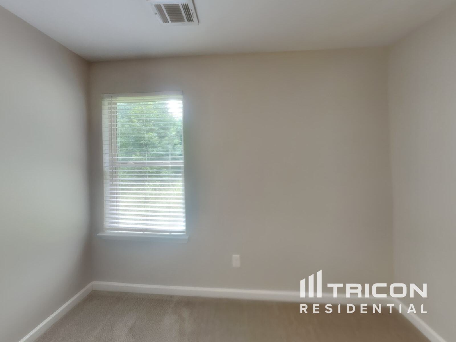 Building Photo - 325 Nutwood Trce