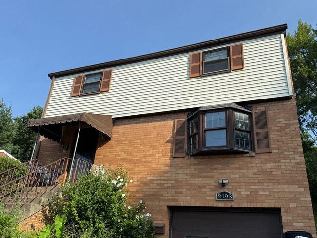 Primary Photo - Luxury 3-Bedroom, 1-Bathroom House in Brookline!