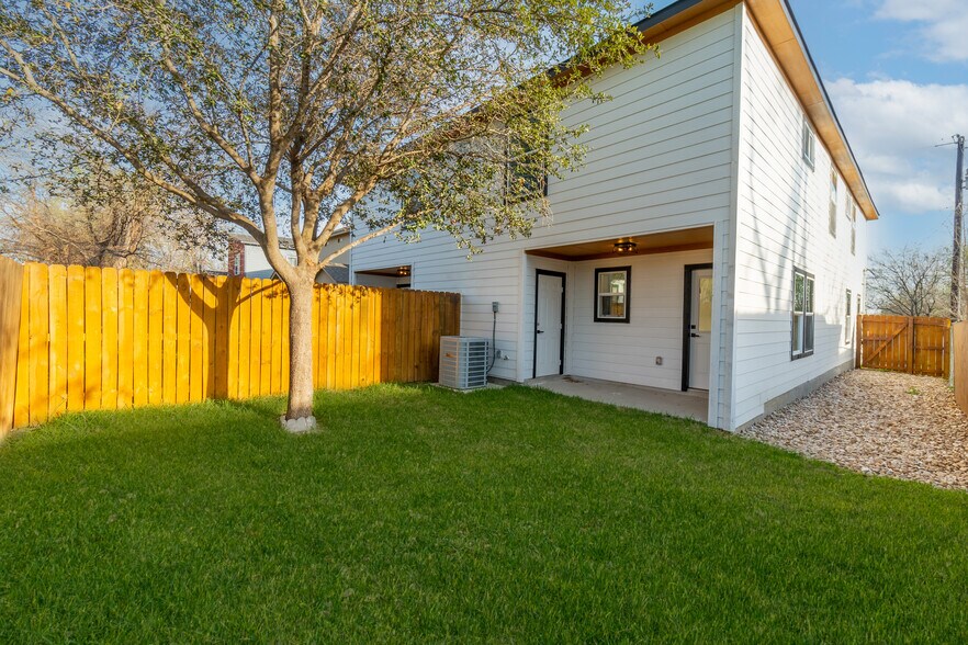 Backyard - 115 Alabama St