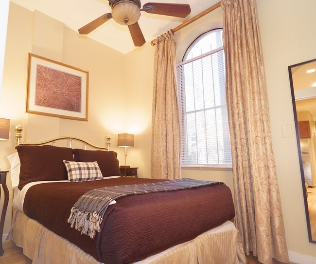 Primary Photo - 48 Hereford St