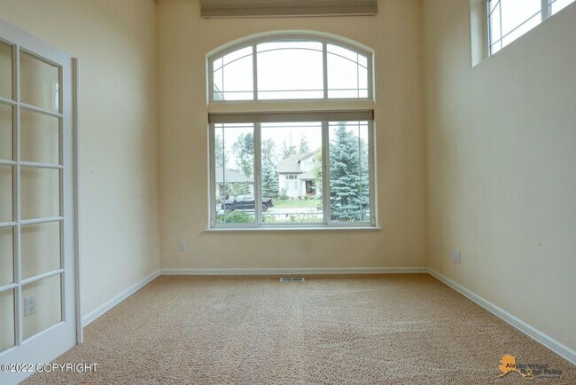 Building Photo - Stunning home conviently located by Eagle ...