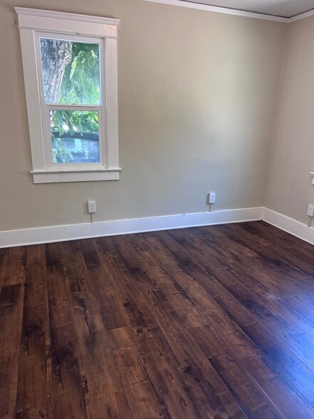 Building Photo - 2512 E 3rd St