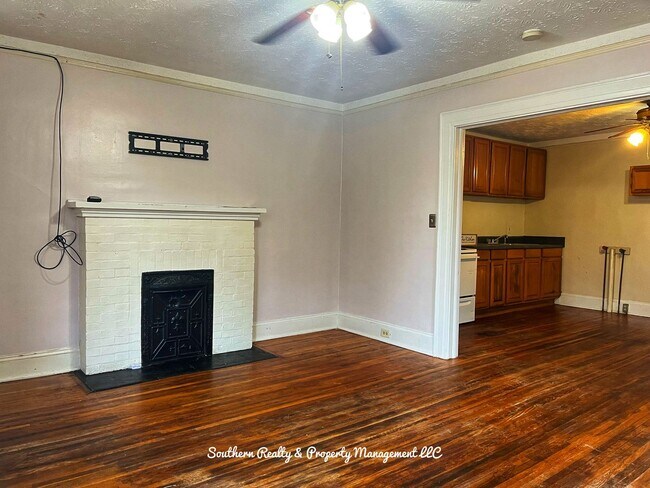 Building Photo - Cherry Street Triplex, Mgm